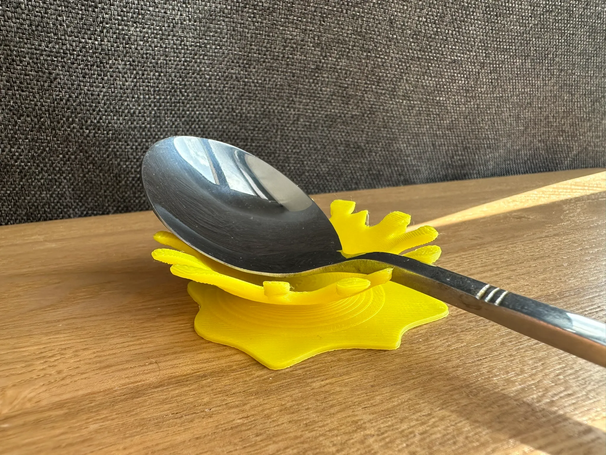 Splash stand for cutlery