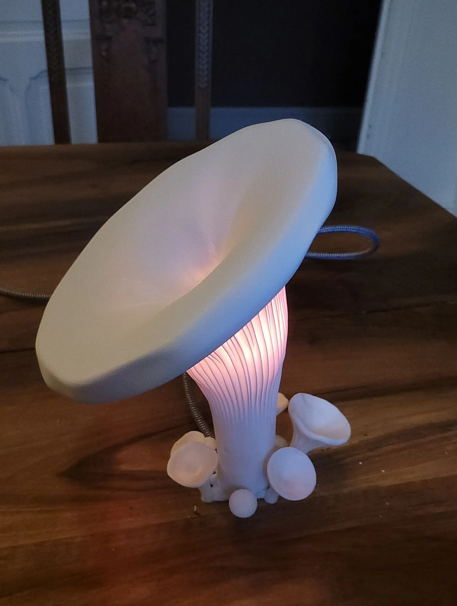 Glowing mushroom lamp
