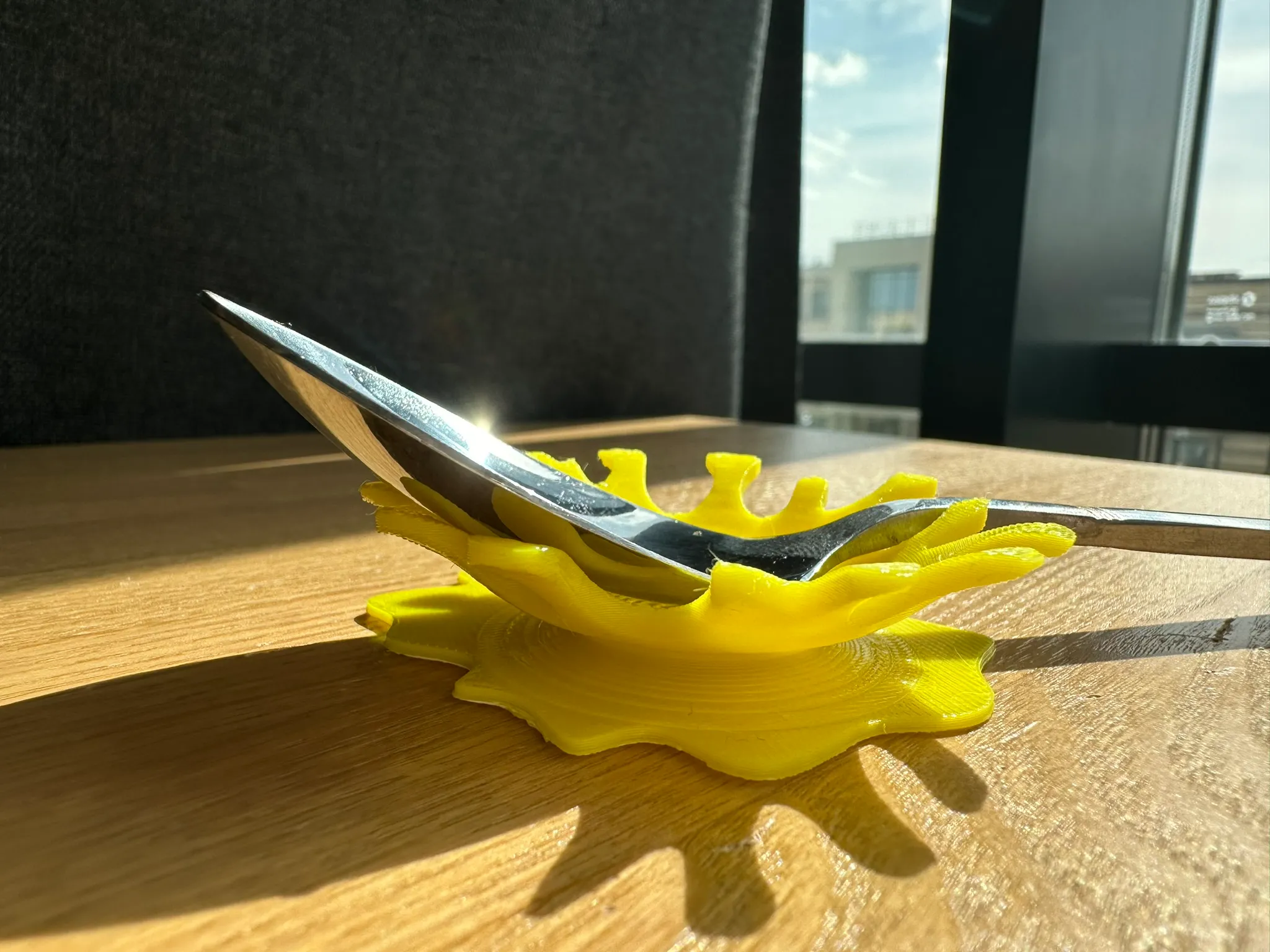 Splash stand for cutlery