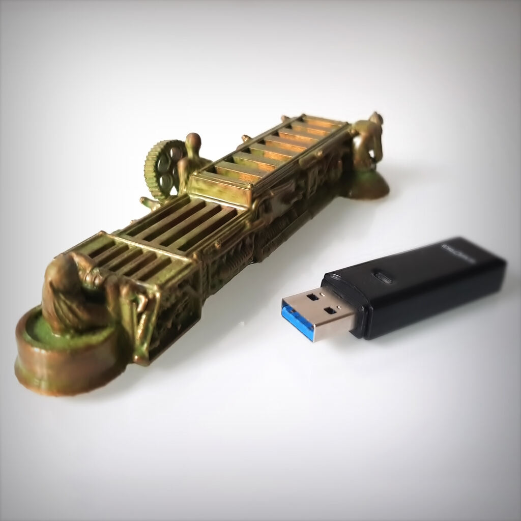 STEAMPUNK USB HOLDER