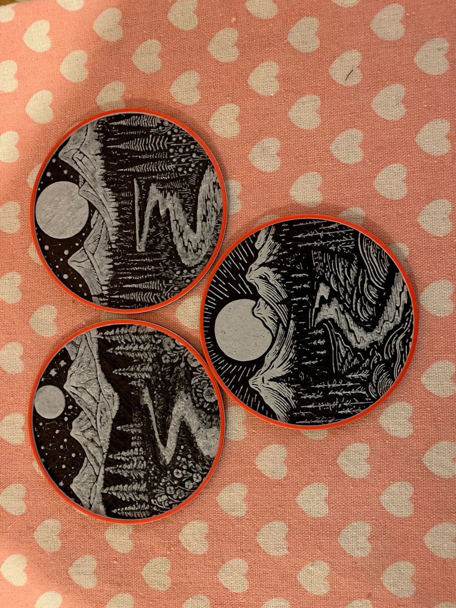 Home print settings: Set of 3 mountain-coasters- Black White Red Border.3mf