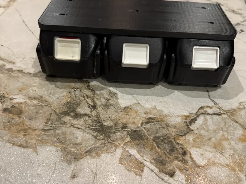 makita holder for 3 batteries
