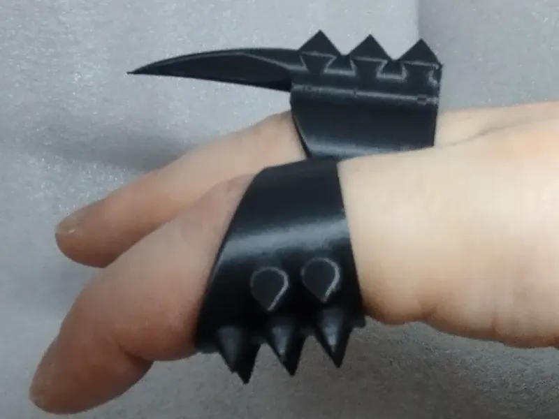 6 spiked finger rings
