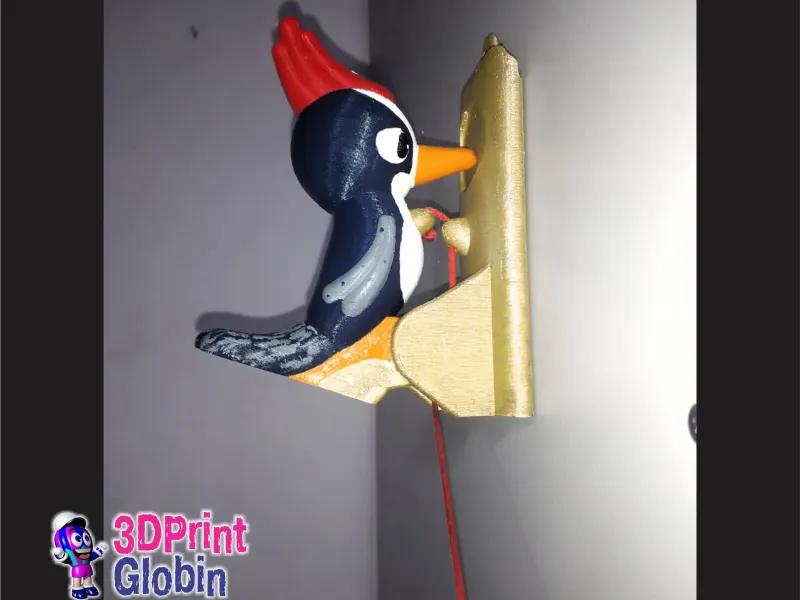 PAJARO LOCO CARPINTERO GOLPEADOR