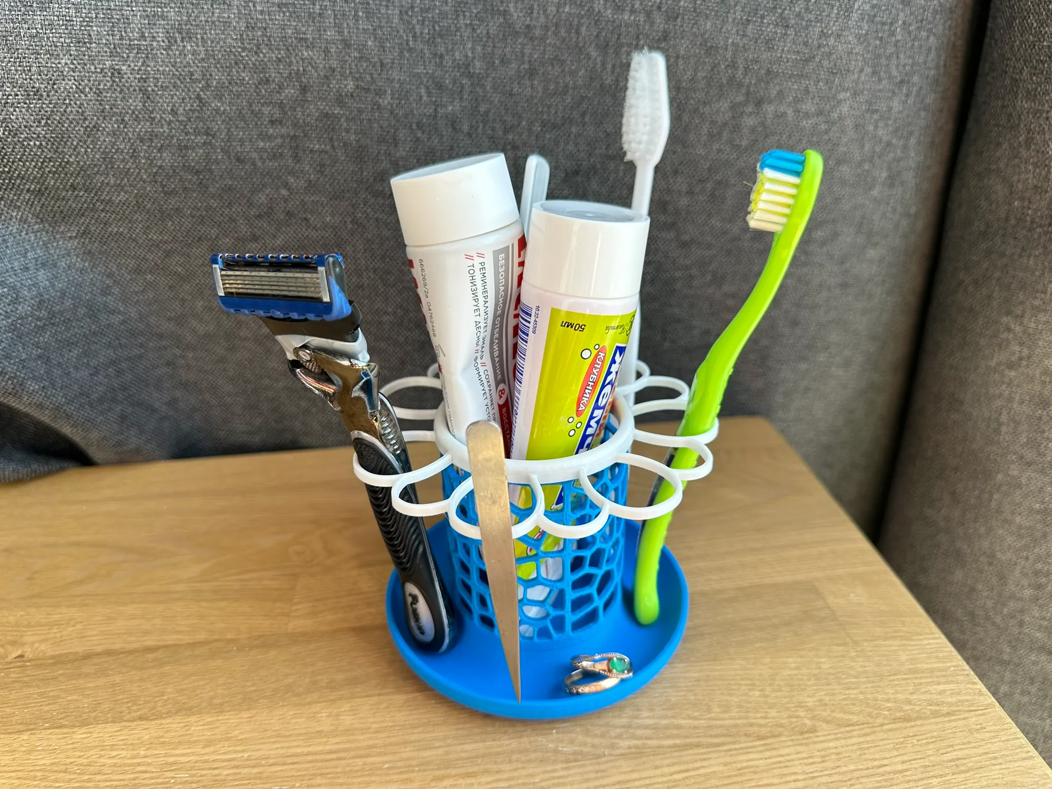 Flower toothbrush holder