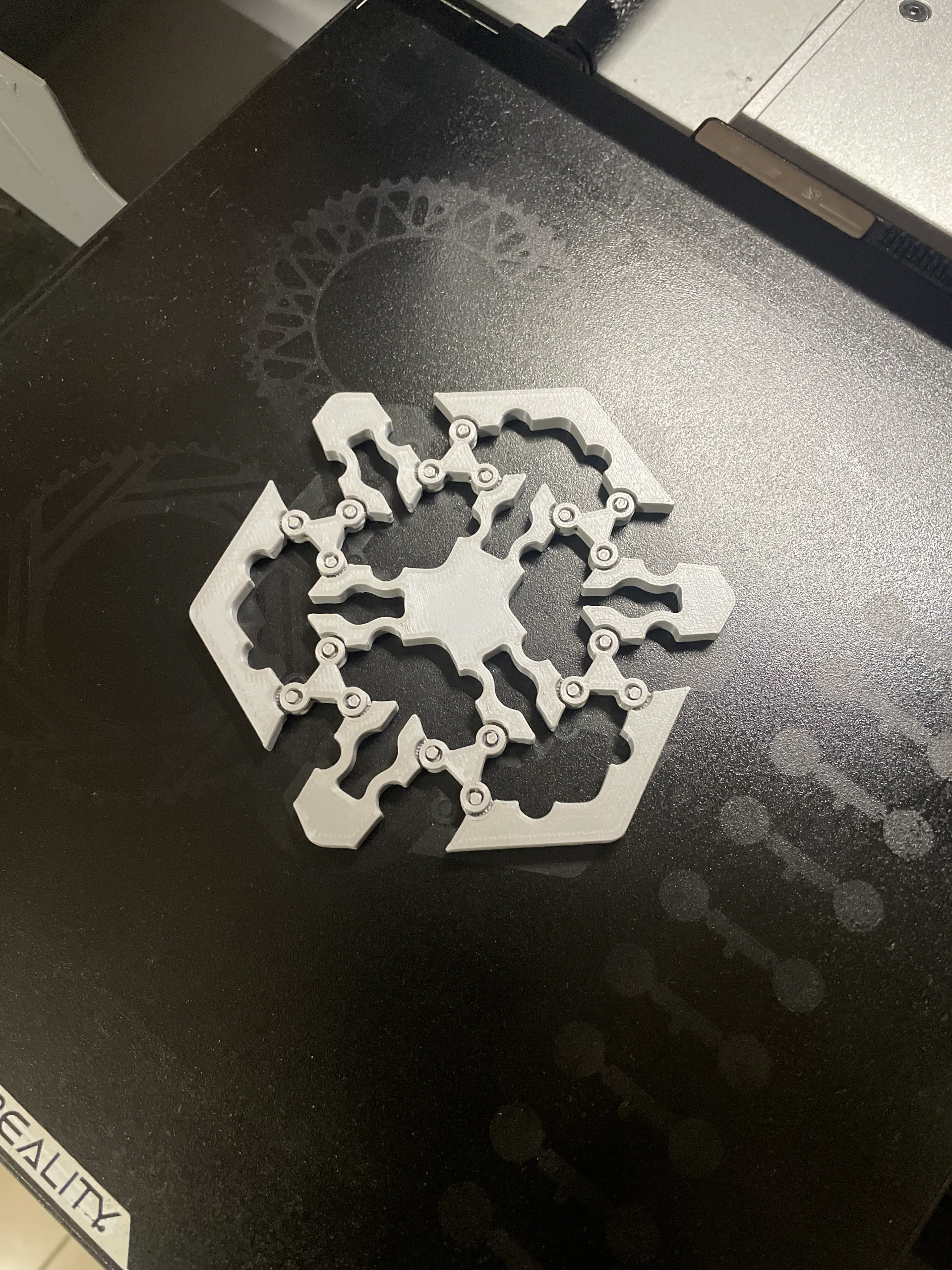Bi stable decompression toy PLA integrated printing-1