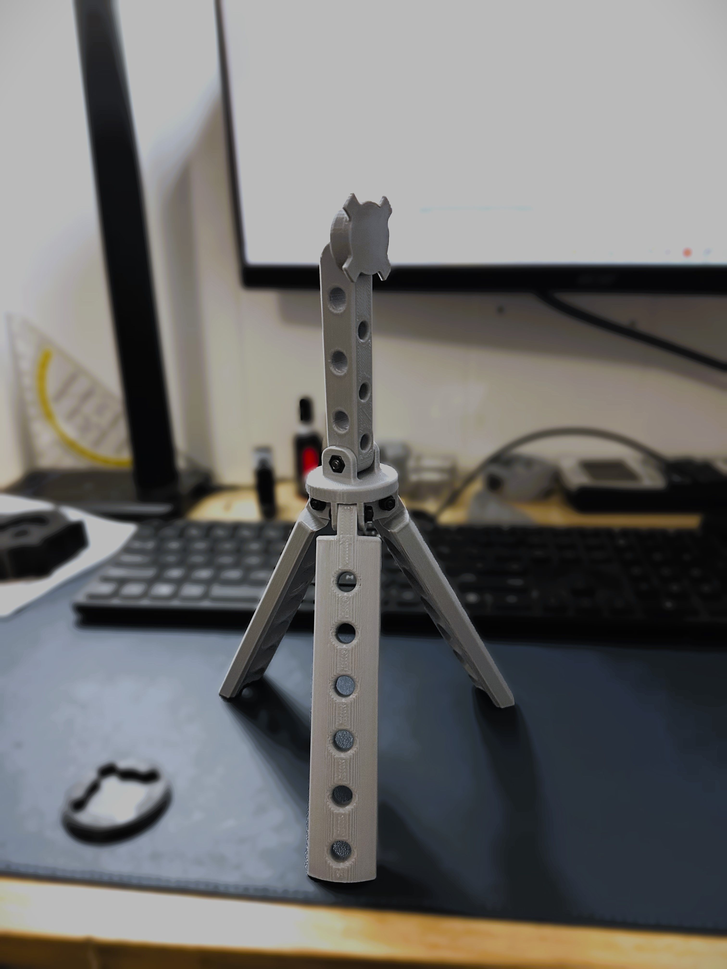 Phone tripod with lock mechanism | 3D модели скачать | Creality Cloud