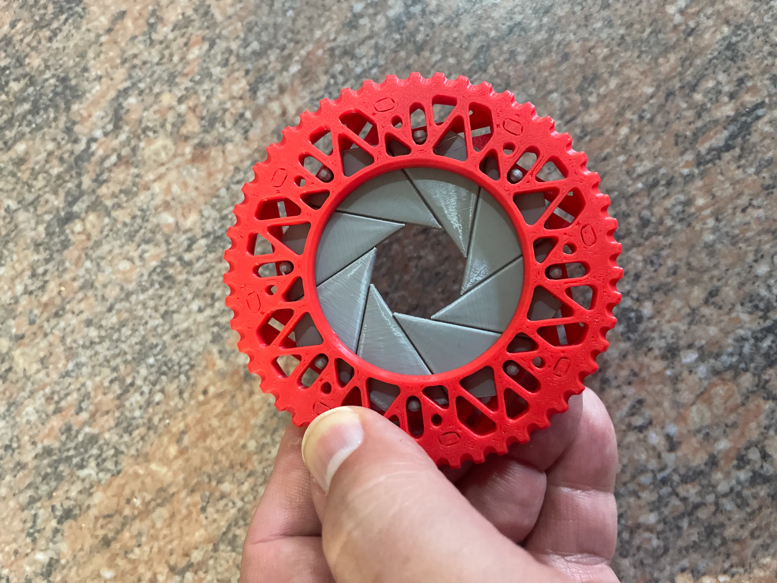 satisfying Iris Fidget-0