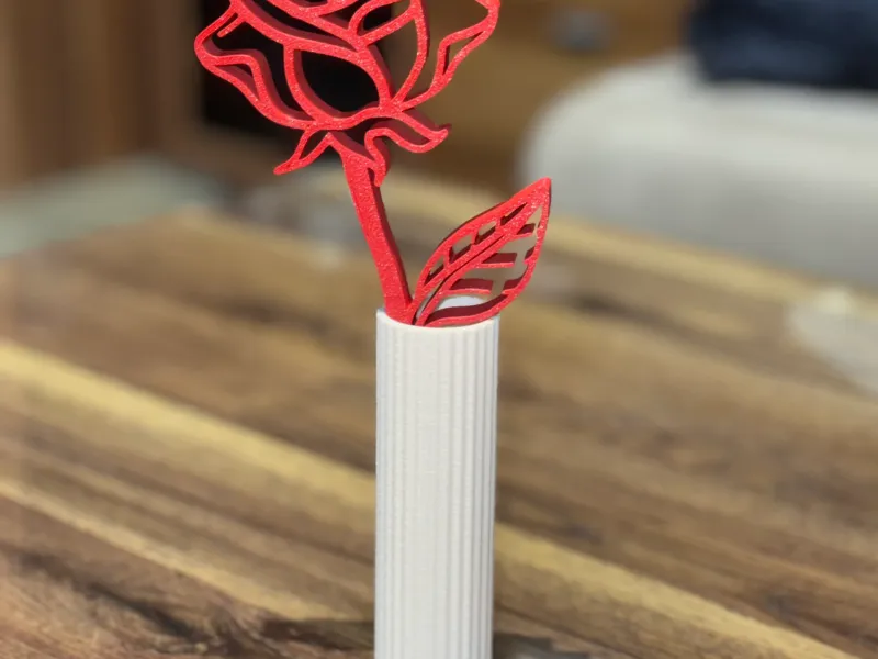 ROOS MET MINI VAAS / DRIE VERSCHILLENDE ROZENONTWERPEN