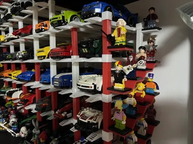 Rafturi cu rampă pentru colecționarii Lego Speed Champions V2