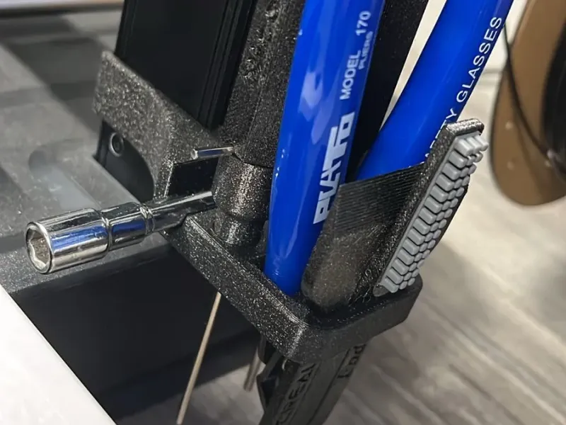 Scraper and brush to fit my Fav tools tool Holder