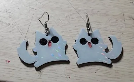 Aretes de gojo gato