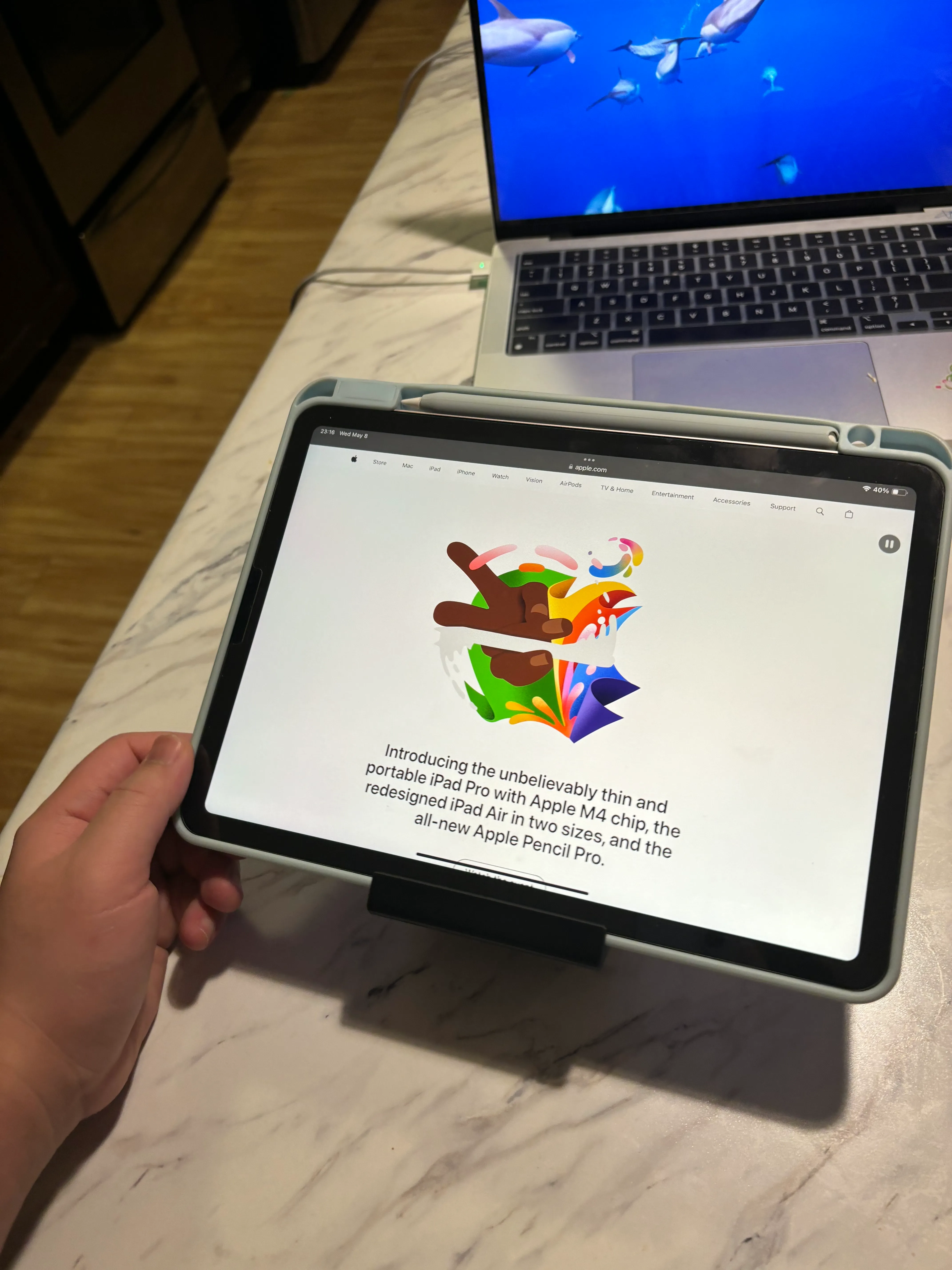 Levitation Macbook stand - Ipad Stand - Phone holder