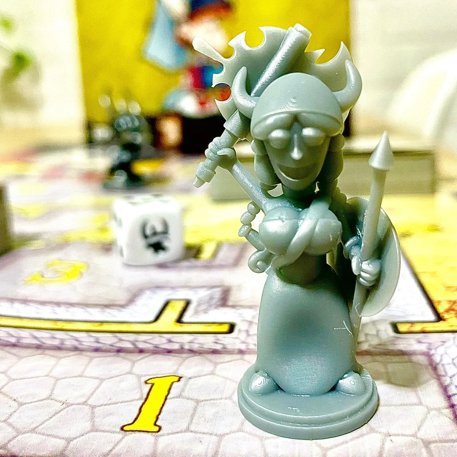 Munchkin Pawn woman viking