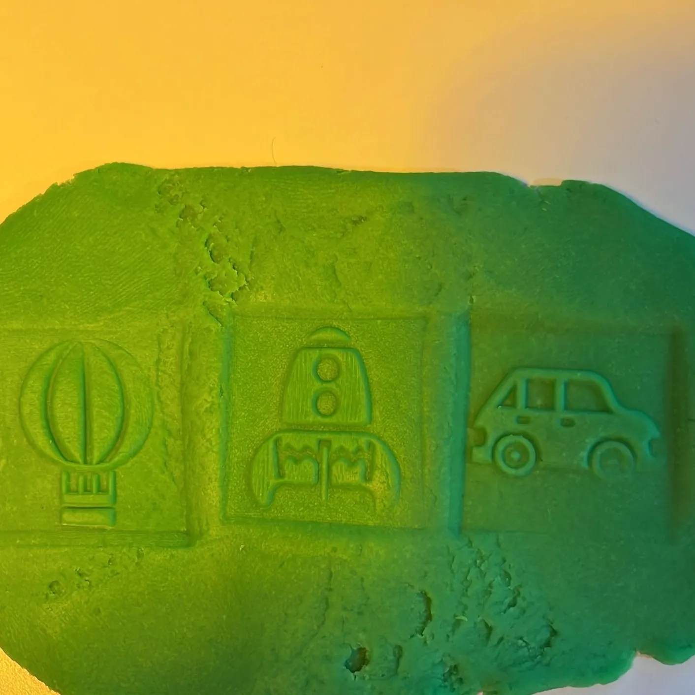 EDUCATIONAL CUBE OF TRANSPORT FOR SENSORY PLAY / PLAYDOUGH