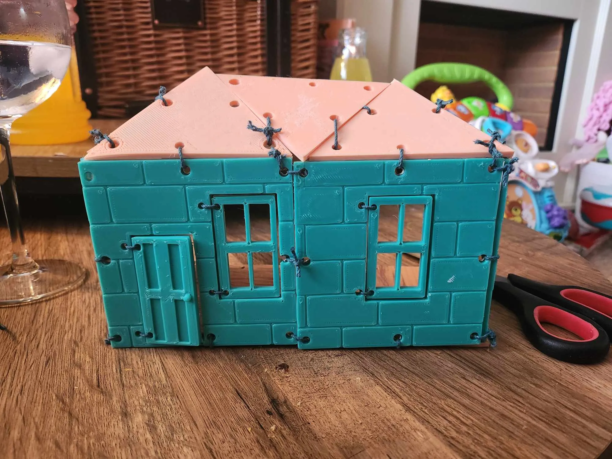 Spielzeug-Puppenhaus - DIY - Einfacher Bau