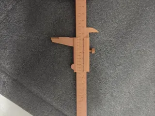 Vernier style calipers