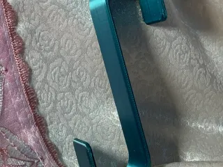 Radiator hook