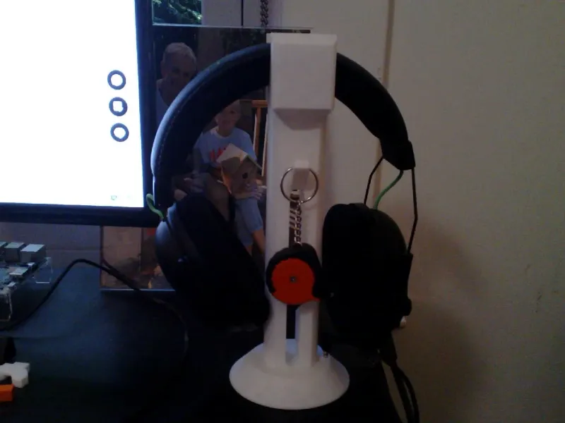 Headphone stand