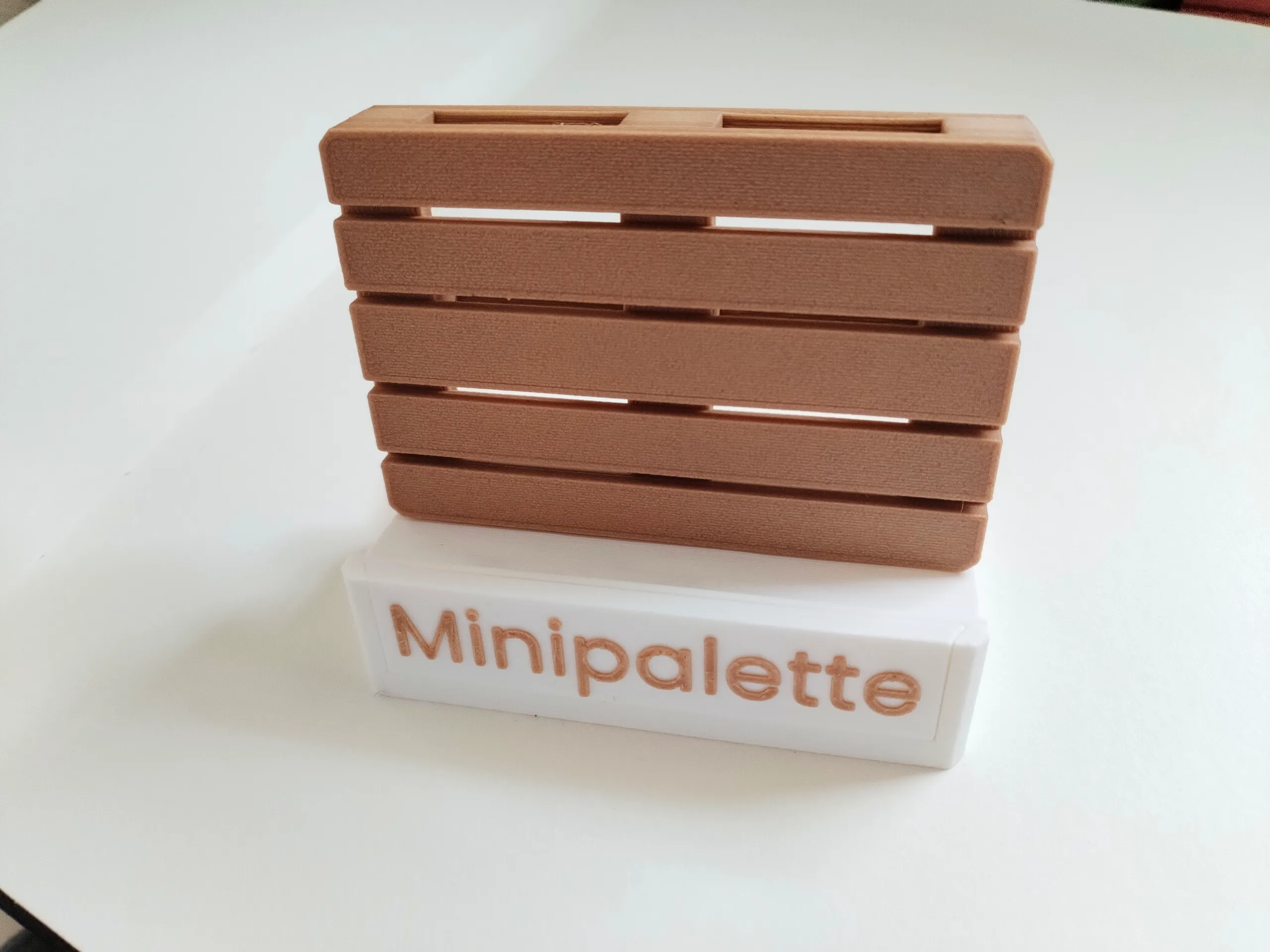 Pallet shaped business card holder