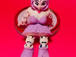 niña encapuchada