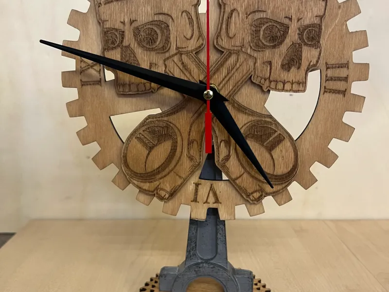 Connecting rod pedestal for table clock