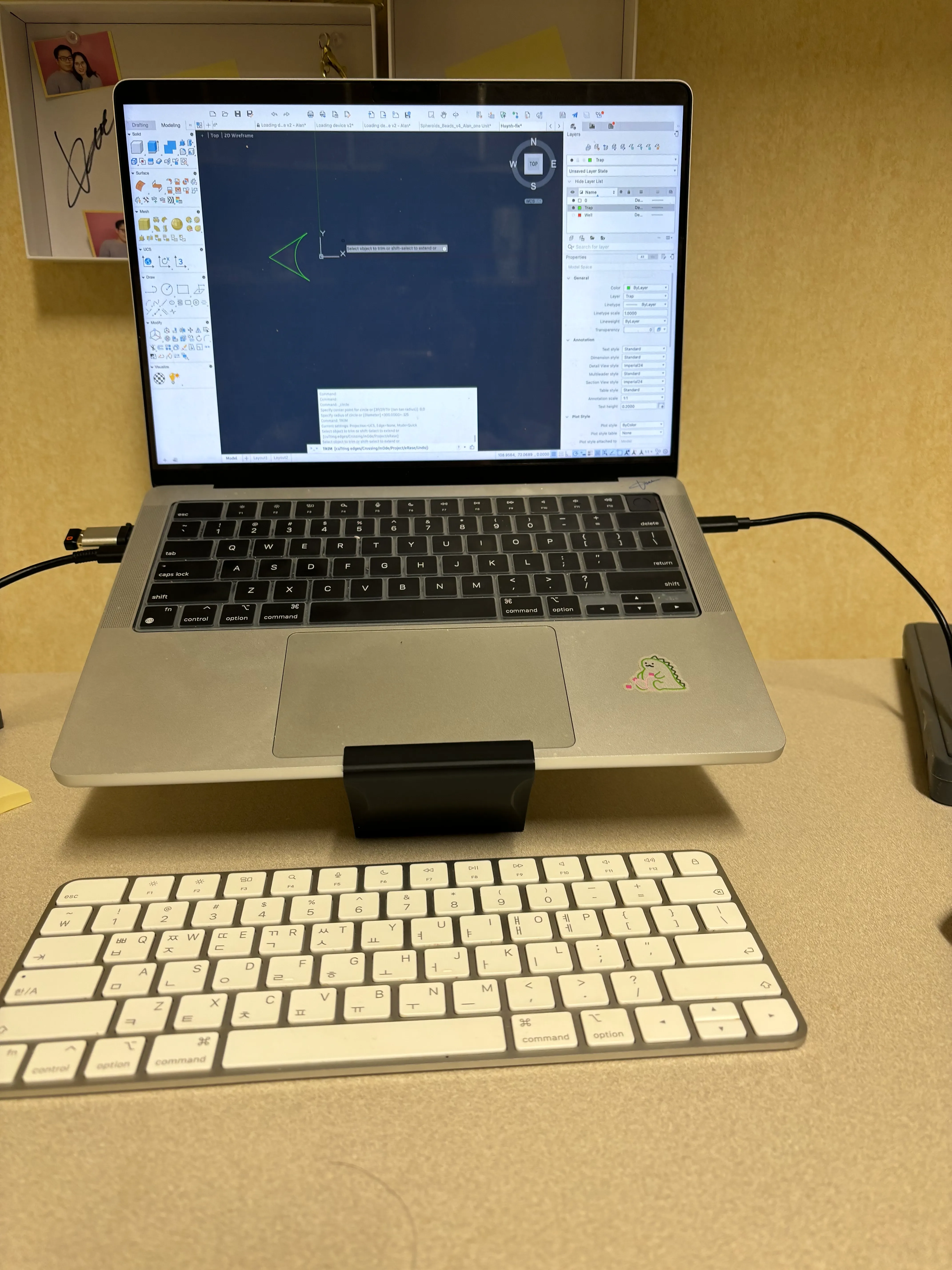 Levitation Macbook stand - Ipad Stand - Phone holder