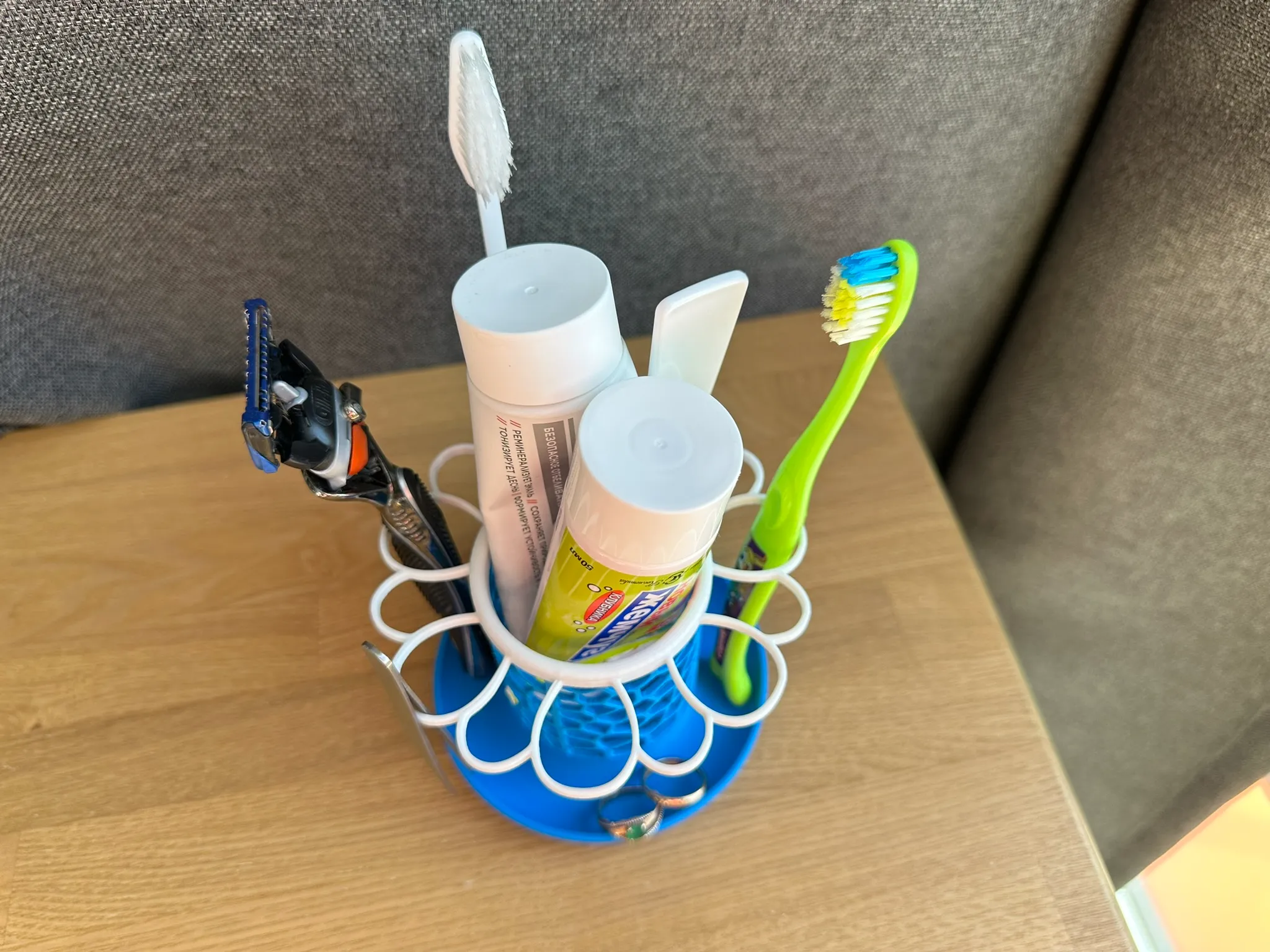 Flower toothbrush holder