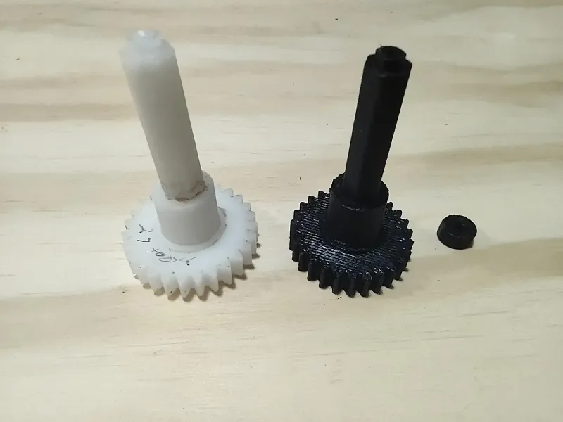 Engranaje motriz y eje hexagonal para el Batmóvil Todo Terreno de Spin Master