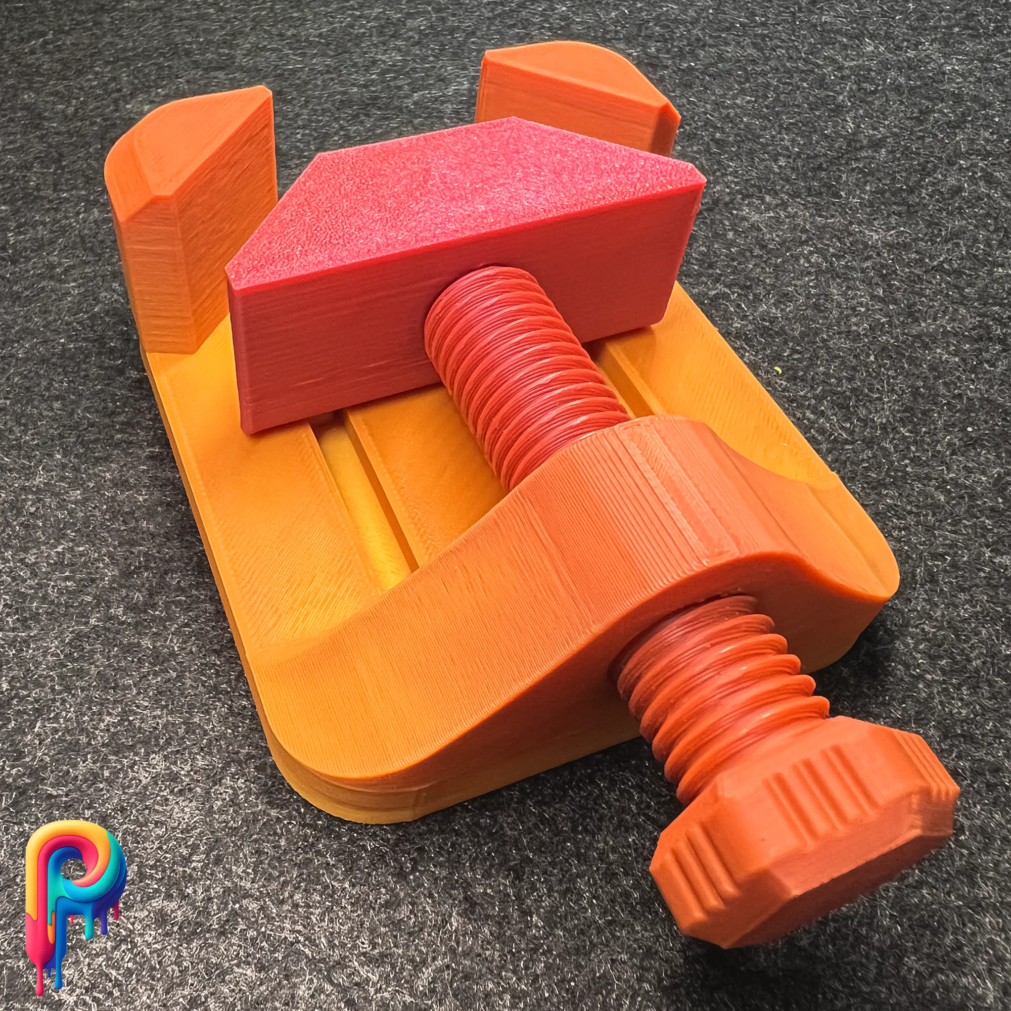 Sturdy Corner Clamp by Polymeria