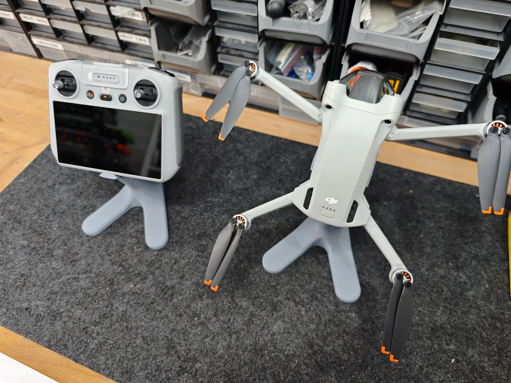 nice DJI Remote Control RC Stand / Holder