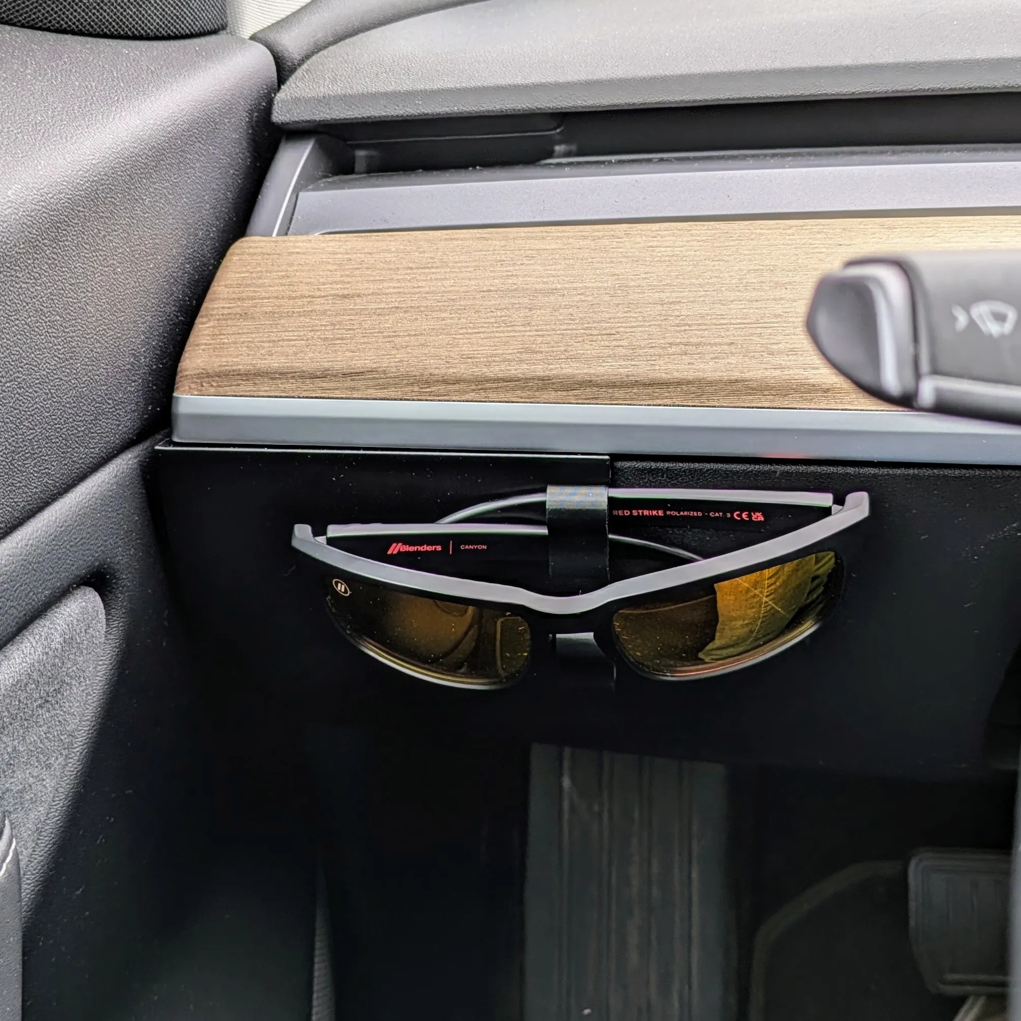 Tesla Model 3/Y Glasses holder
