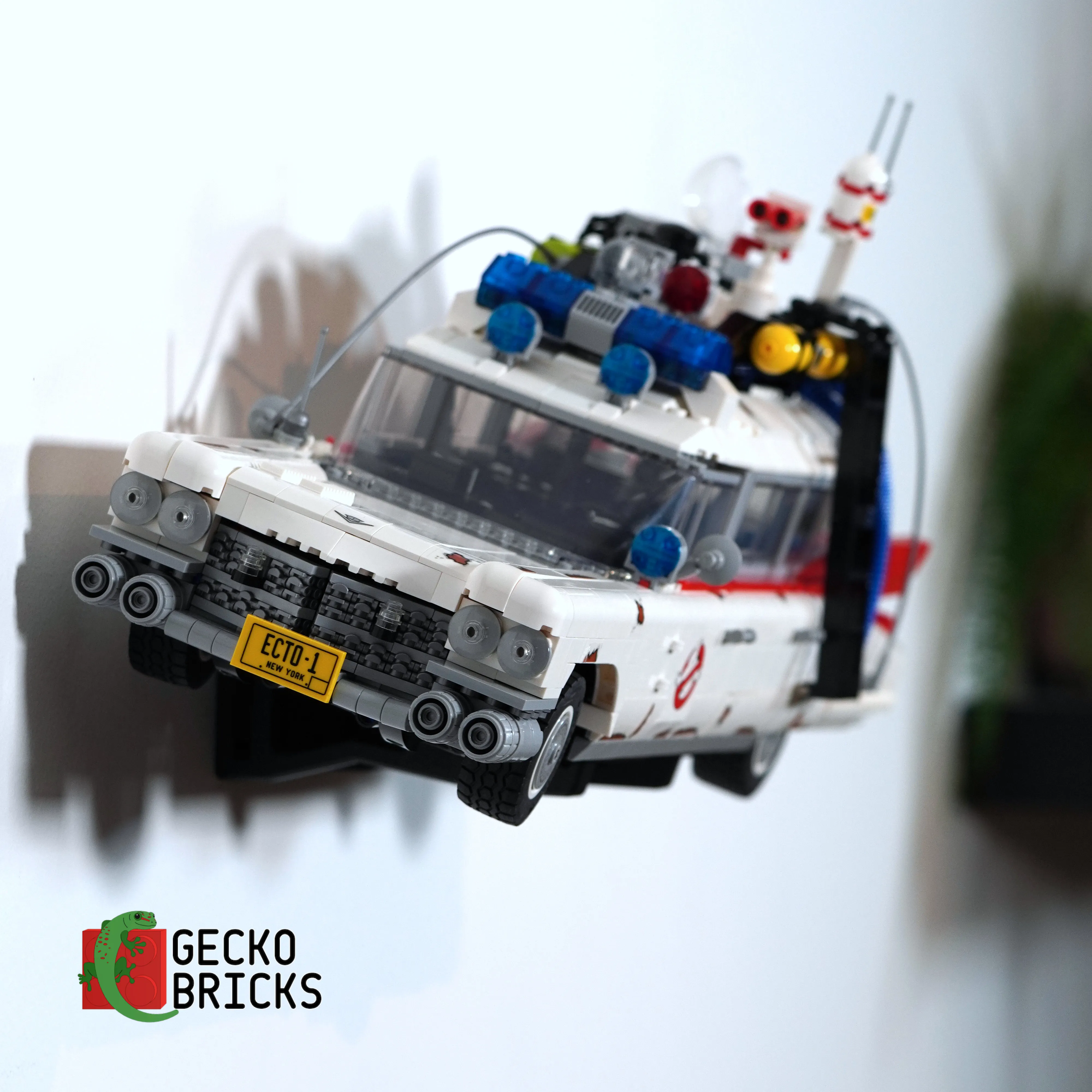 Wall Mount for LEGO Ghostbusters ECTO-1 10274 Gecko Bricks