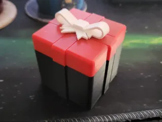NEW! CHRISTMAS PRESENT BOX