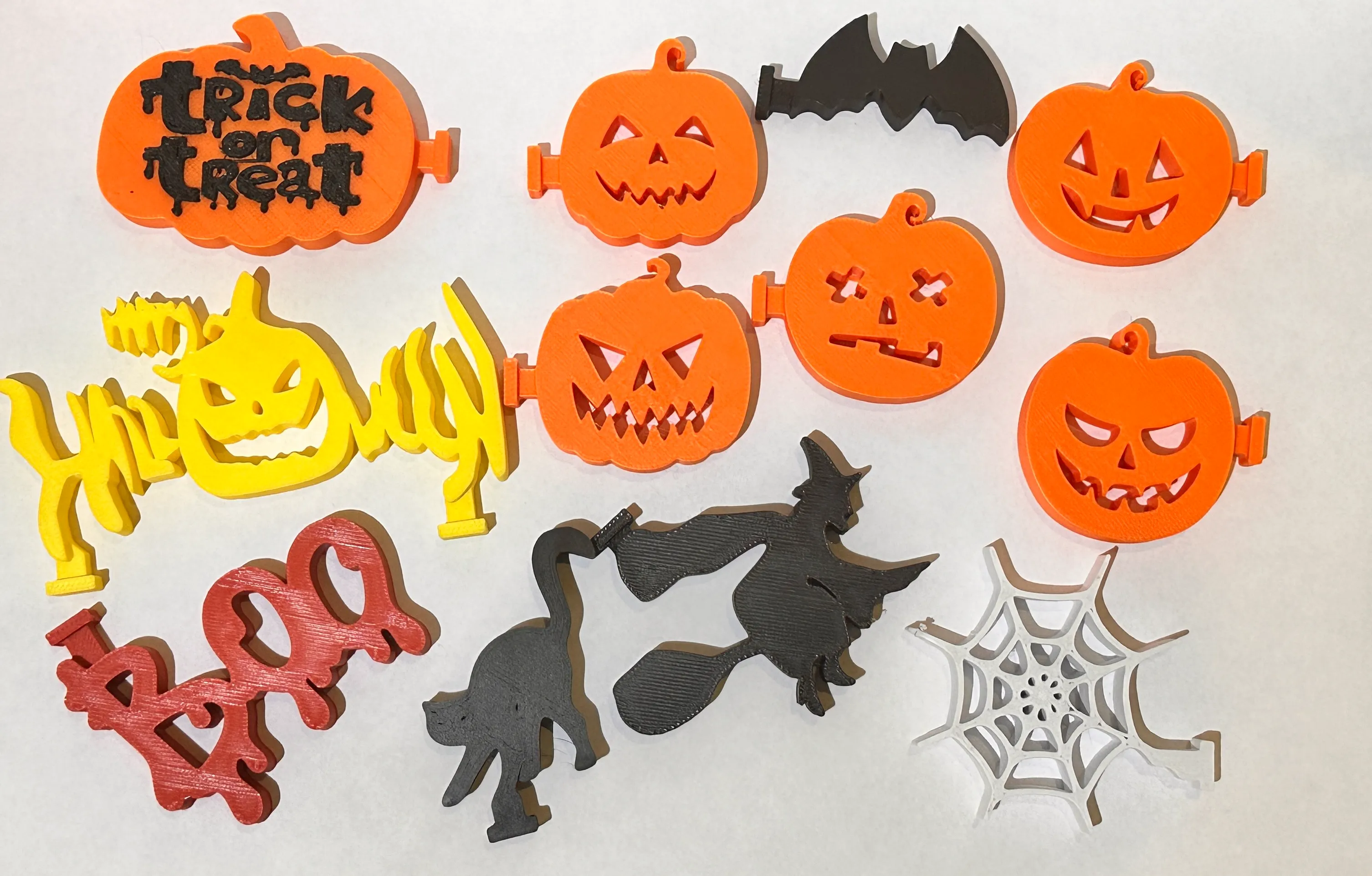 Pac Man fridge magnet with Halloween attachments.