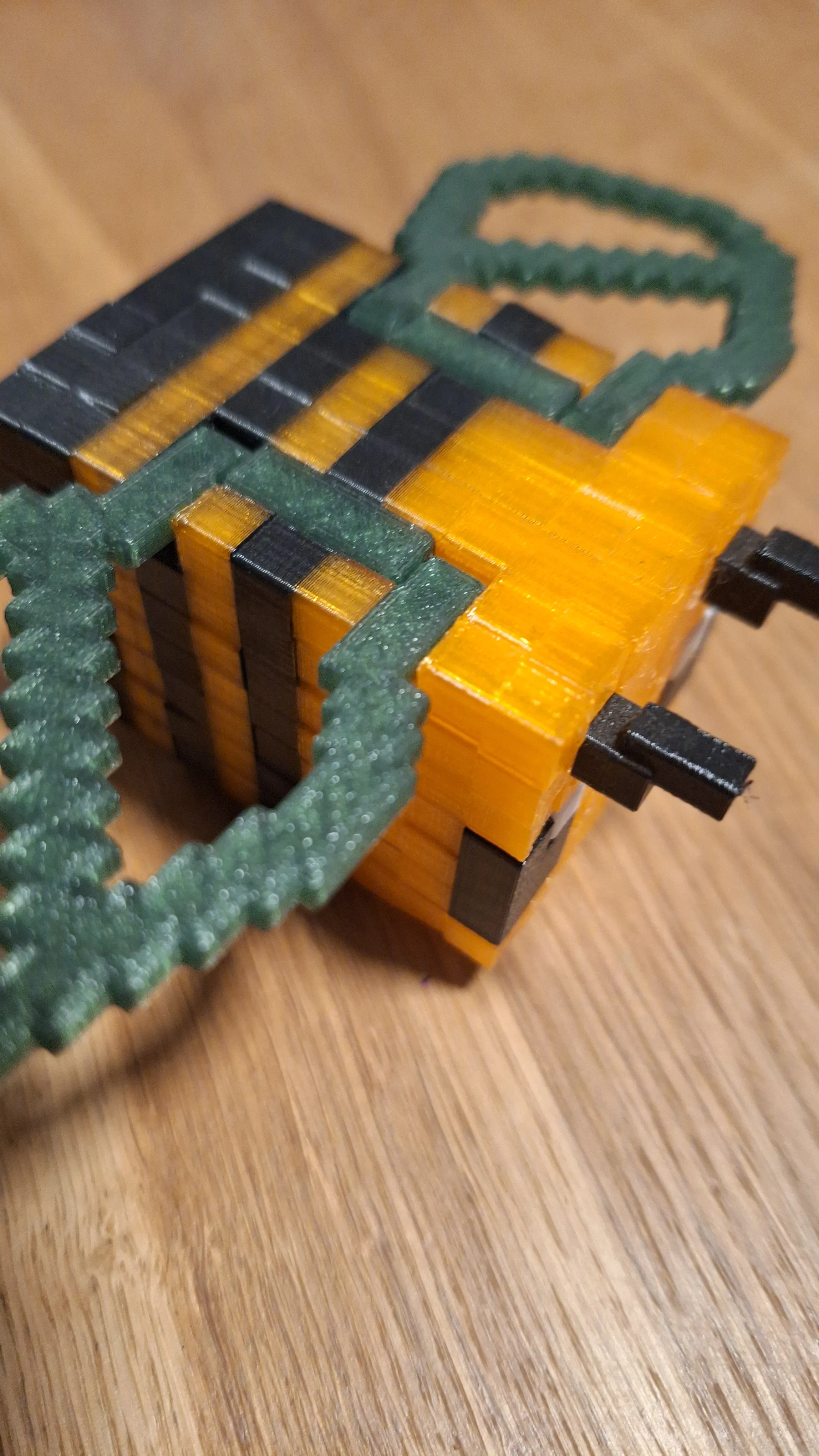Other STL Download - Minecraft bee, rotating wingsby Bro3D world