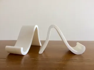 Swirl__universal_phone_stand