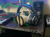 Headphone to Speaker Conversion Stand-1