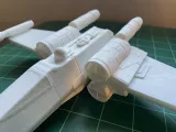 折りたたみ式翼とR2-D2ボタンを備えたXウィング。-2