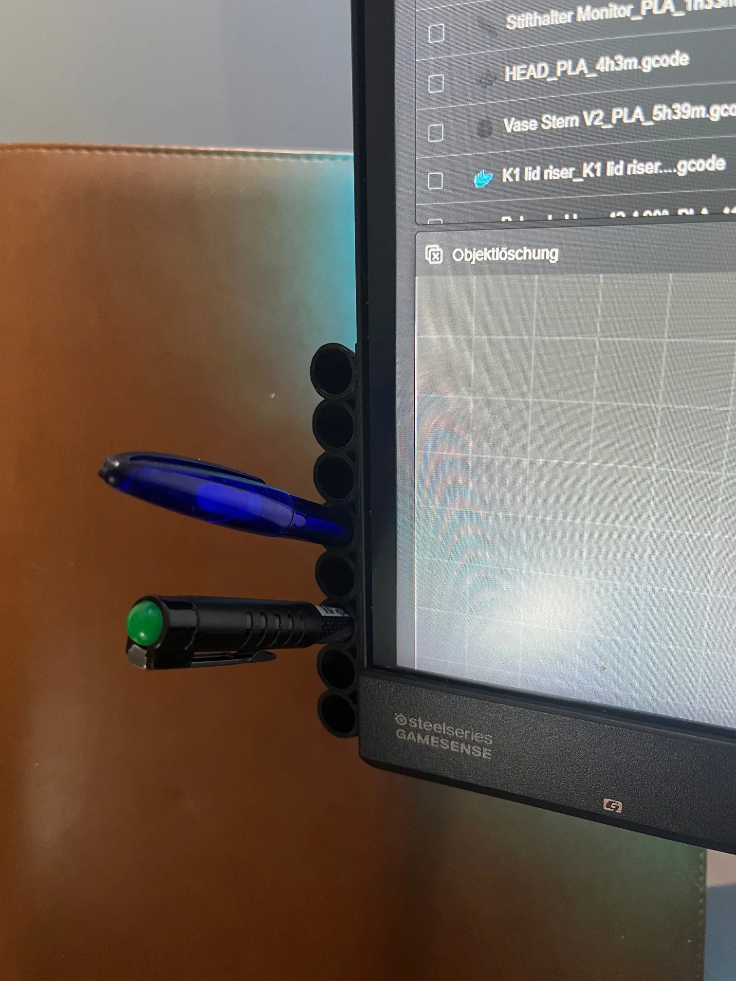 Pen Holder Monitor V1