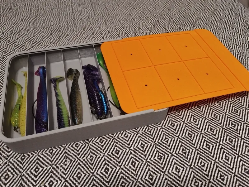 Ящик для рыболовных приманок (Box for a fishing baits)