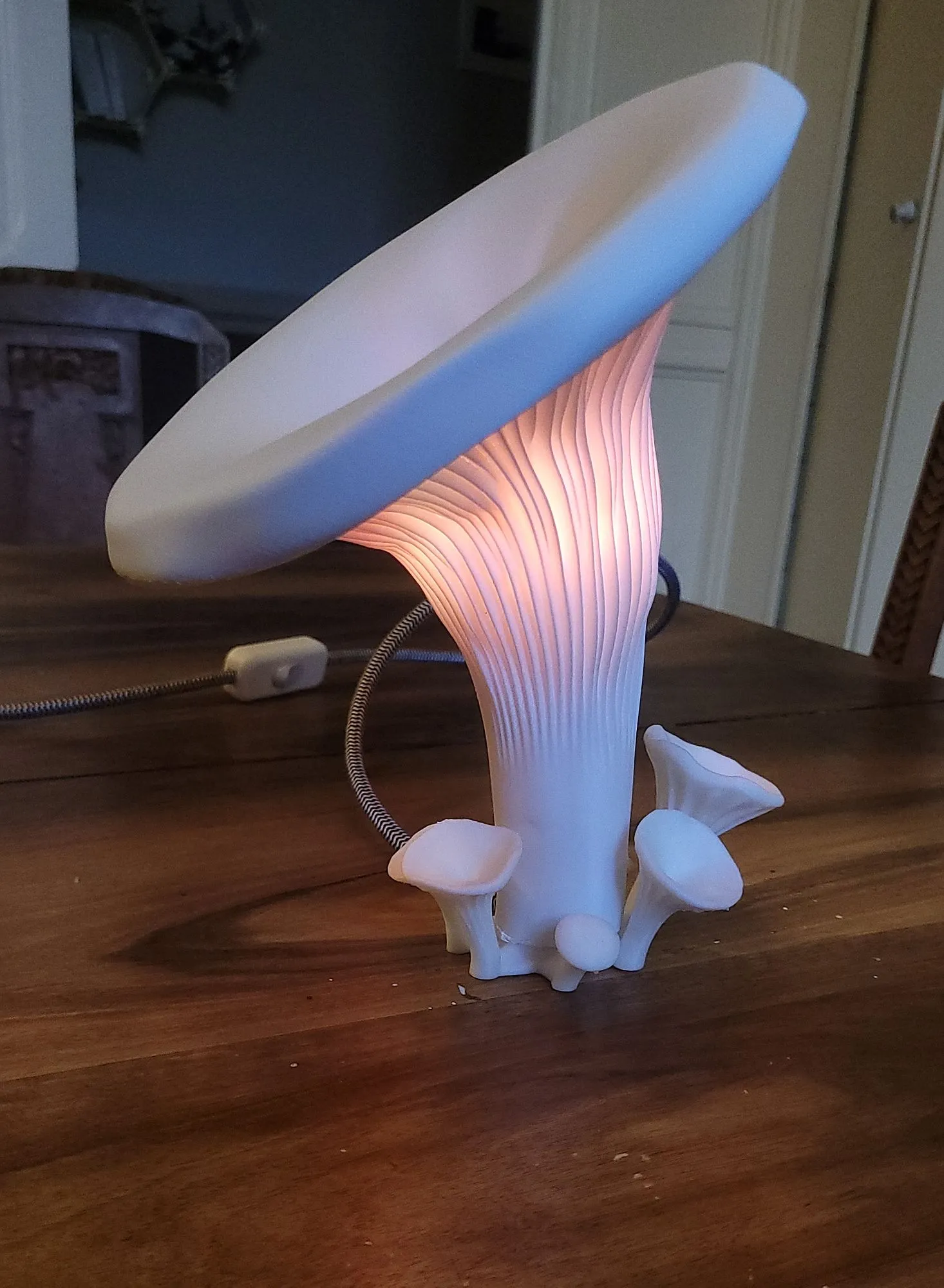Glowing mushroom lamp
