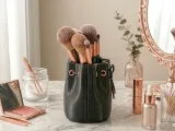 Drawstring-Style Makeup Brush Holder-1
