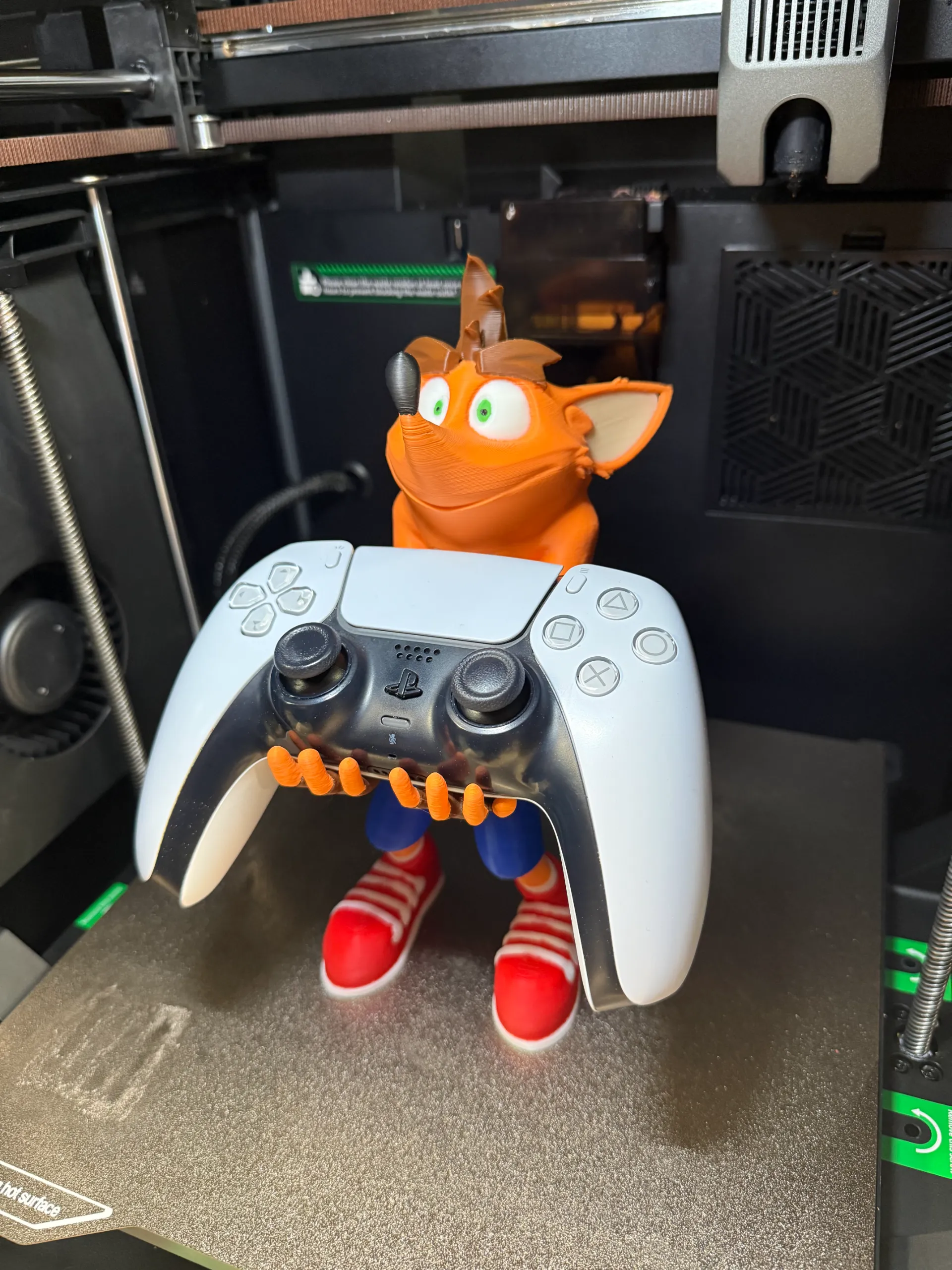 Crash Bandicoot controller stand-2