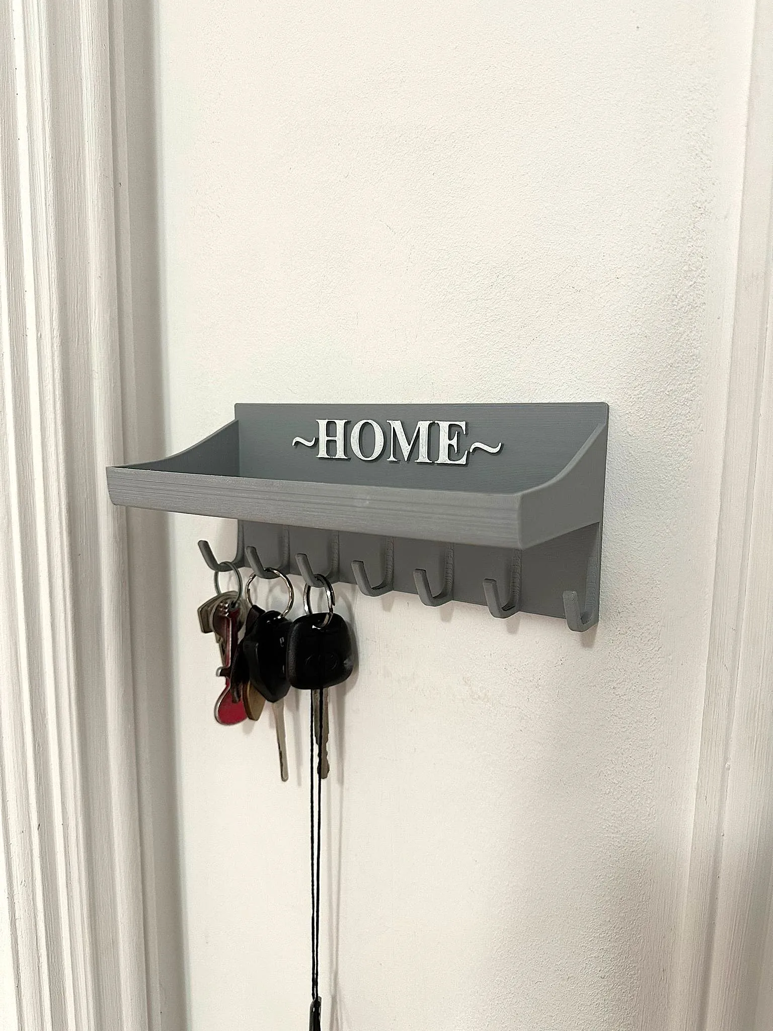 Key hanger with shelf