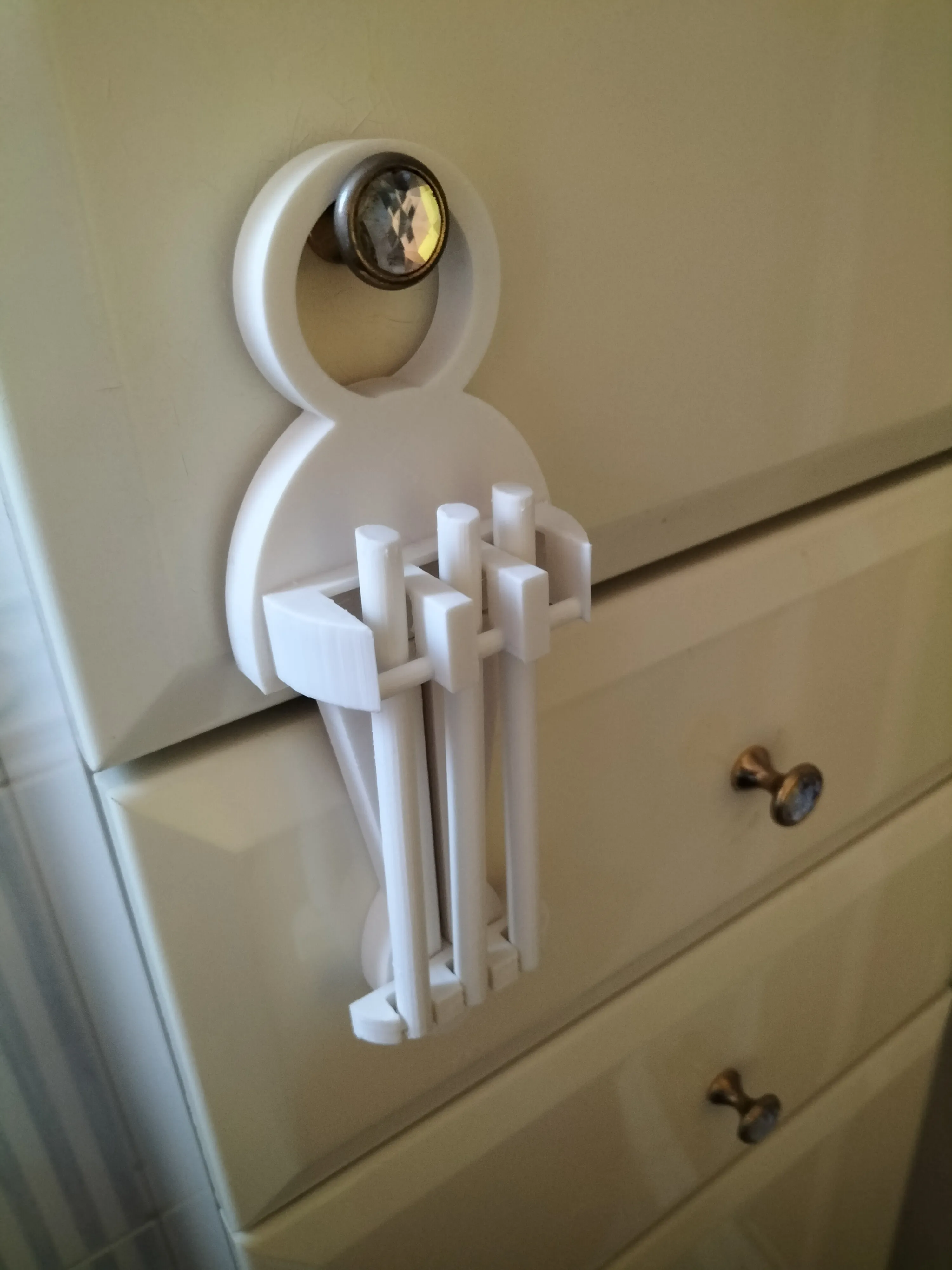 MINI TRAVEL HANGER.