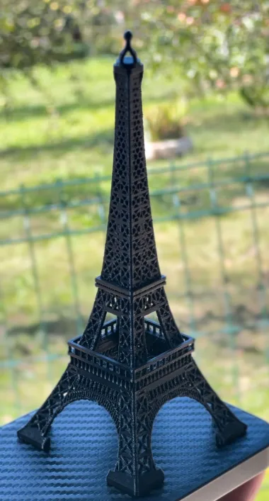 Eiffel tower-0
