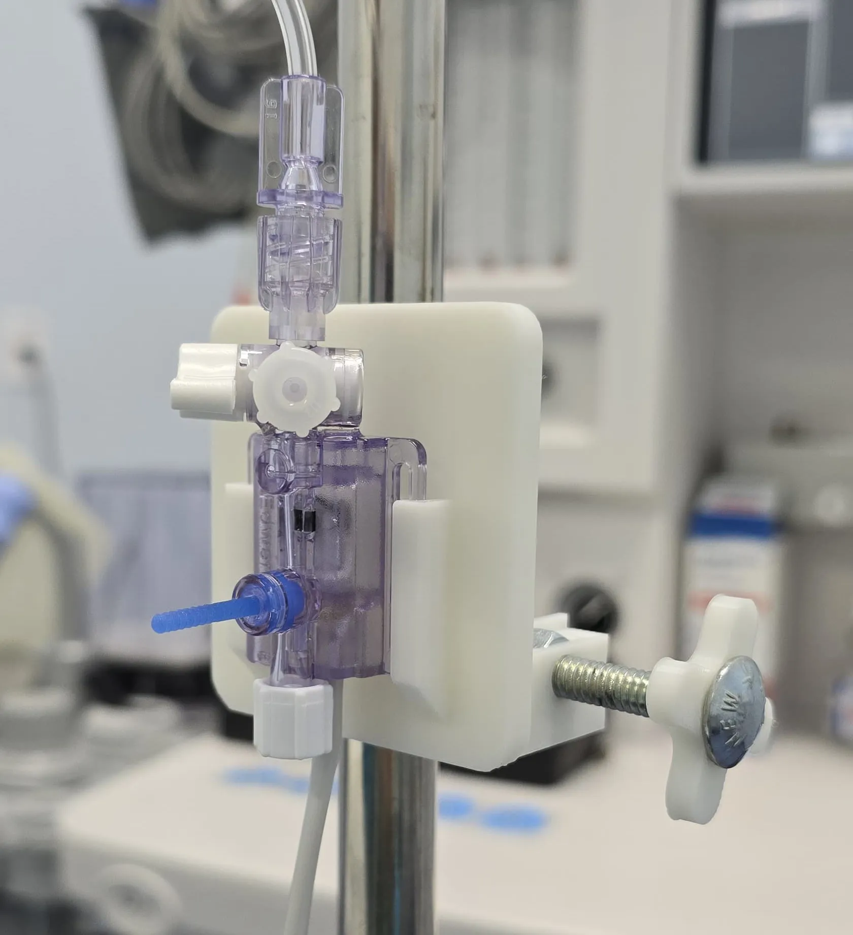 Pressure transducer holder for Edwards TruWave