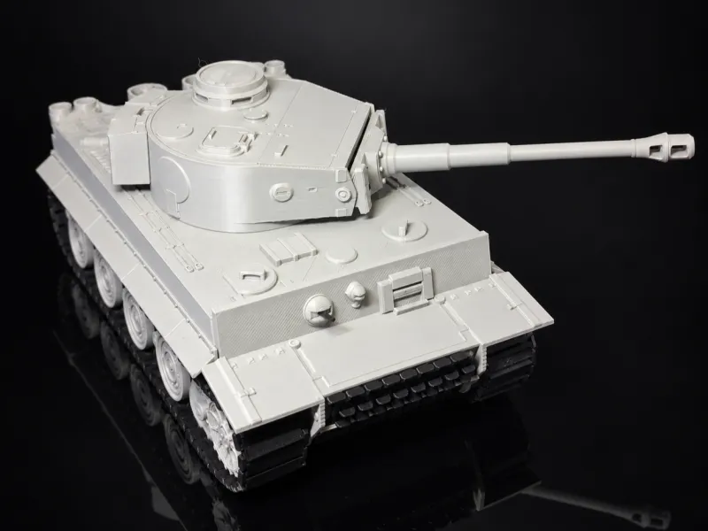 TIGER 1 1/35 SCALE TANK MODEL