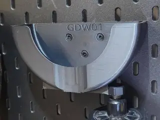 Organizador de pulidora Dewalt con espacio para el mango.